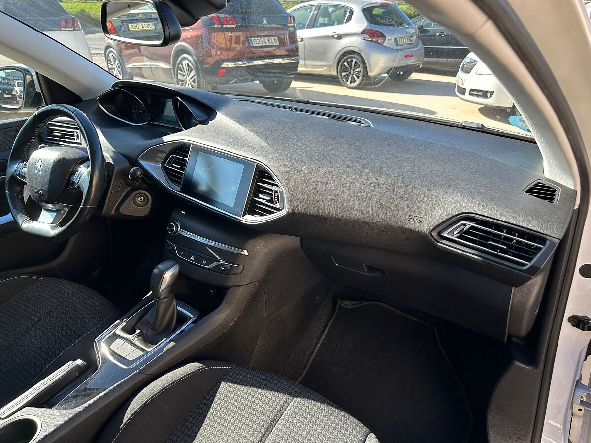 PEUGEOT 308 STYLE 1.2 E-THP AUTO SPANISH LHD IN SPAIN 78000 MILES SUPERB 2017